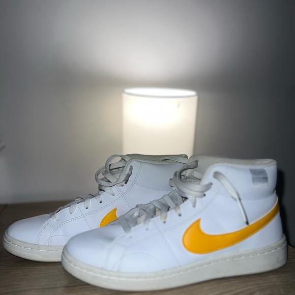 Limited Edition Nike Hightop Sneaker - Picture 4 of 9